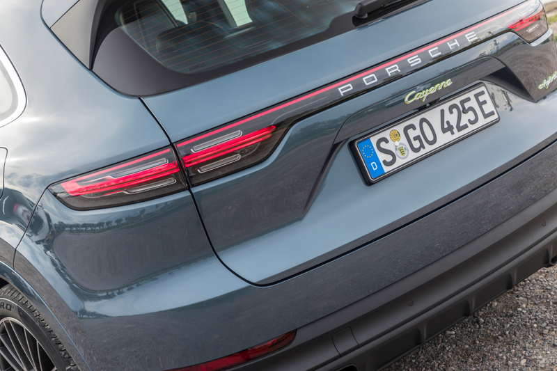 Illustration for article titled The 2019 Porsche Cayenne E-Hybrid Is Good But It Tries To Do Too Much